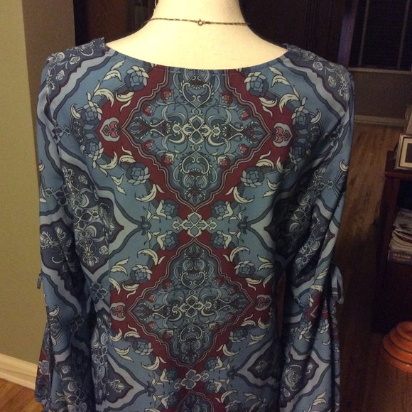 PRICE DROP! Bell sleeve cold-shoulder tunic. - Picture 5 of 8